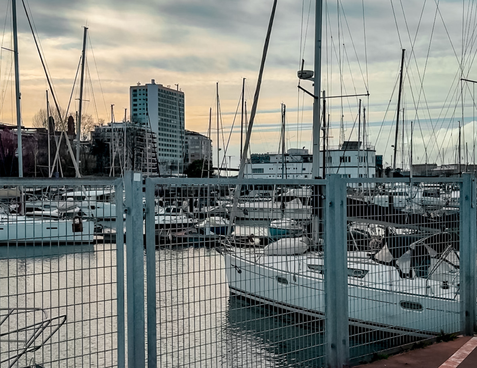 Vigo Travel Guide (2).png